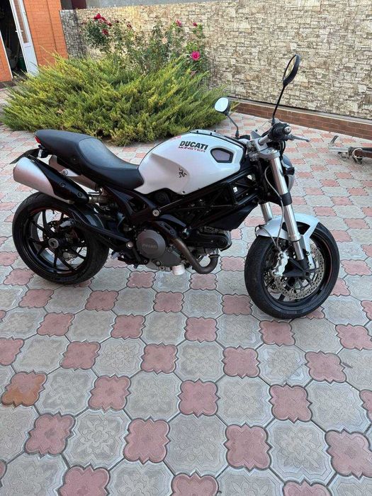 Ducati monster 796