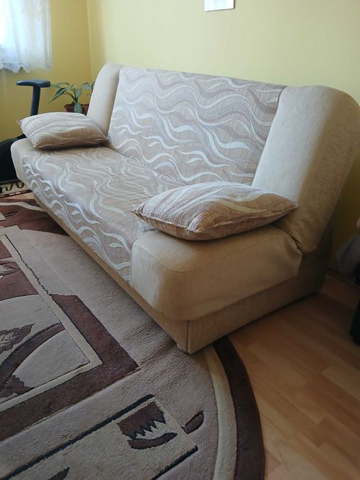 Oddam wersalkę i dwa fotele