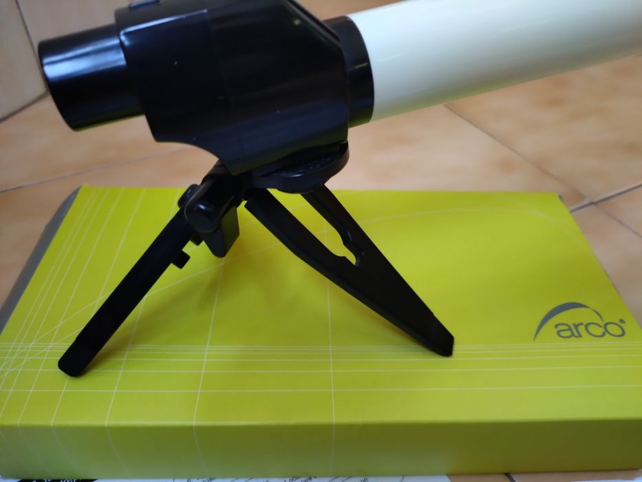 Telescópio de campo com tripé