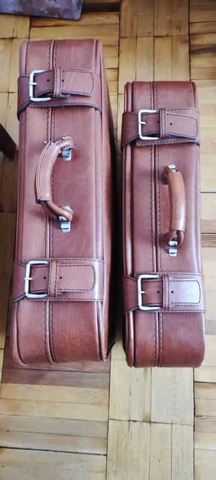 Валіза з кожзама