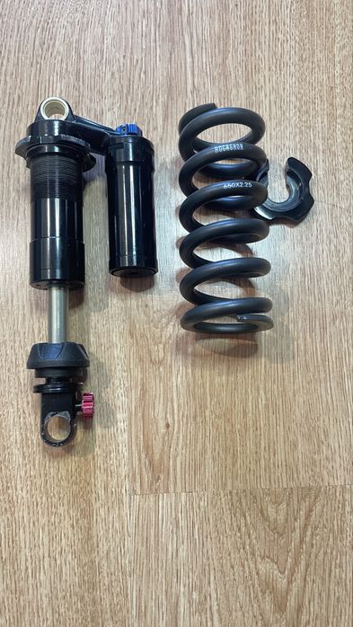 Продам запчастини до велосипеда обода,амортизатор,тормоза,перекидки.