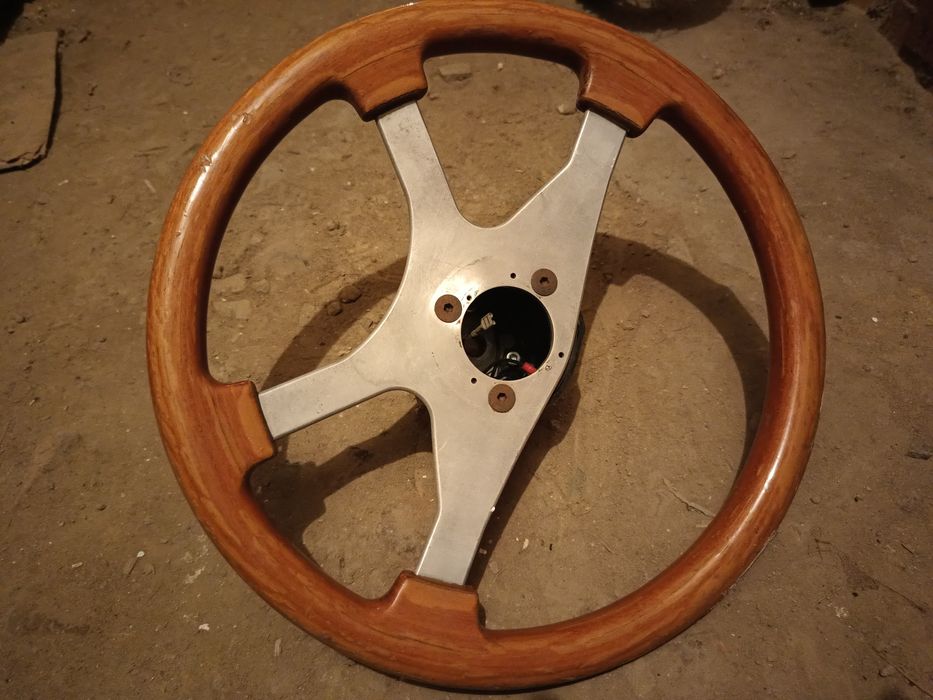 Кермо Nardi.  Італія.