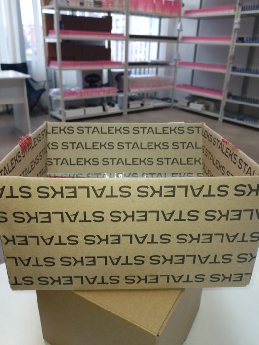 Продам коробки,бокси для інтернет магазинів,з лаків та зі Сталексу