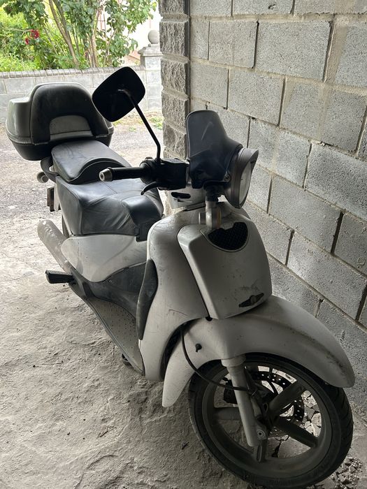 Продам скутер Априліа 150