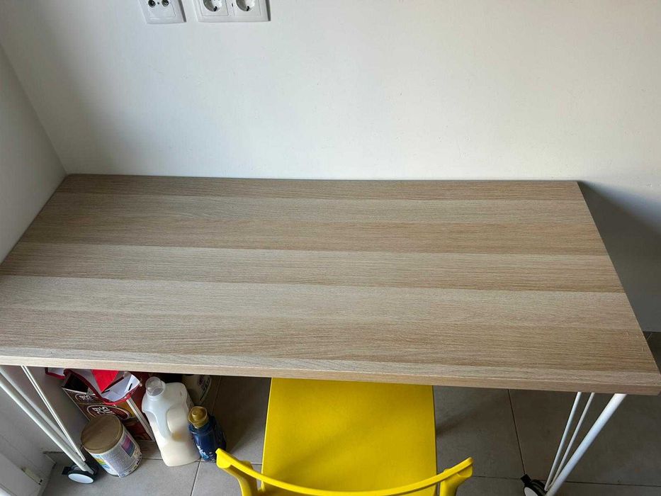 Mesa ou secrétaria (140cm*60cm) em excelente estado