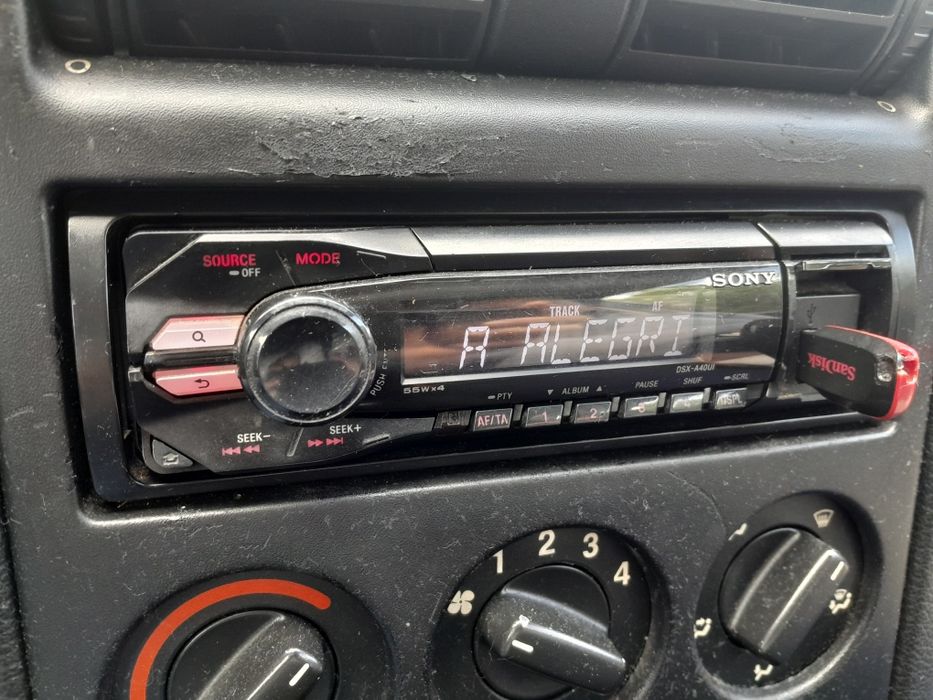 Rádio Sony DSX-A4OUI frente removível Fm/ USB/ Aux