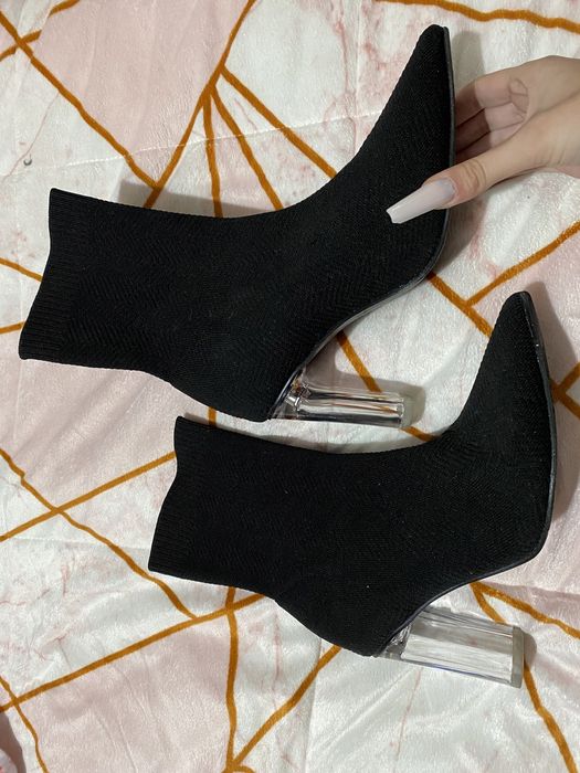Botas com salto transparente