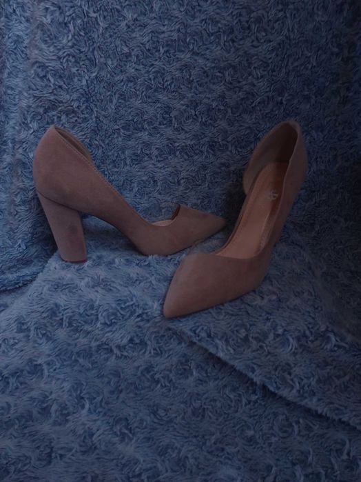 Продам взутя 39 розміру