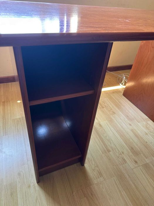 Secretária em Madeira Pinho Mel, com 2 gavetas