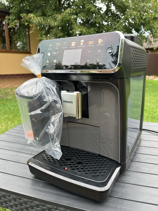 Кавомашина Philips LatteGO 2022 рік 9 місяць з Німеччини