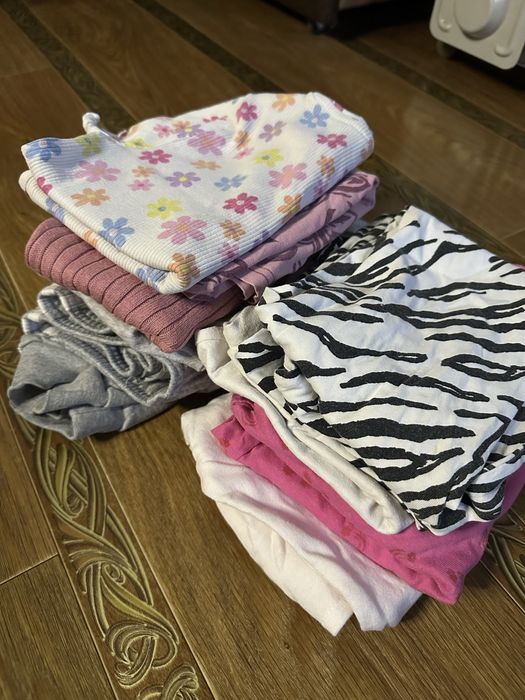 Віддам безкоштовно речі на дівчинку 2-5 років