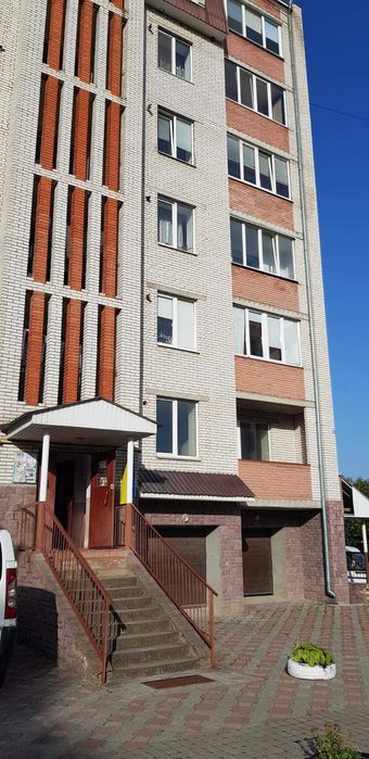 дворівнева сира 3-кімнатна квартира