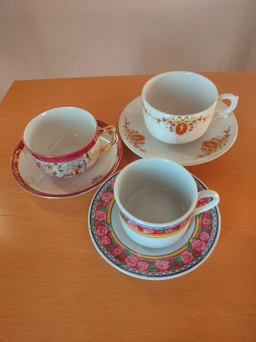 Lunch mugs.