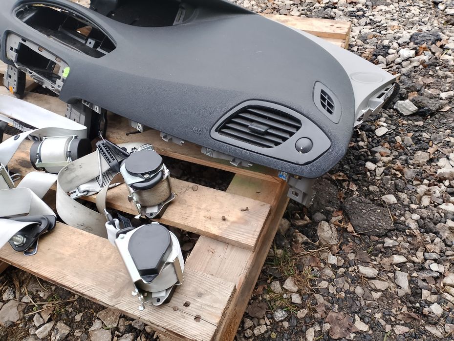 Deska rozdzielcza Scenic 3 pasy białe z wersji BOSE kokpit poduszka