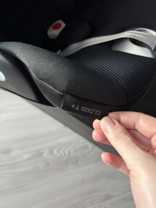 Автокресло черное cybex cloud T Plus i-size