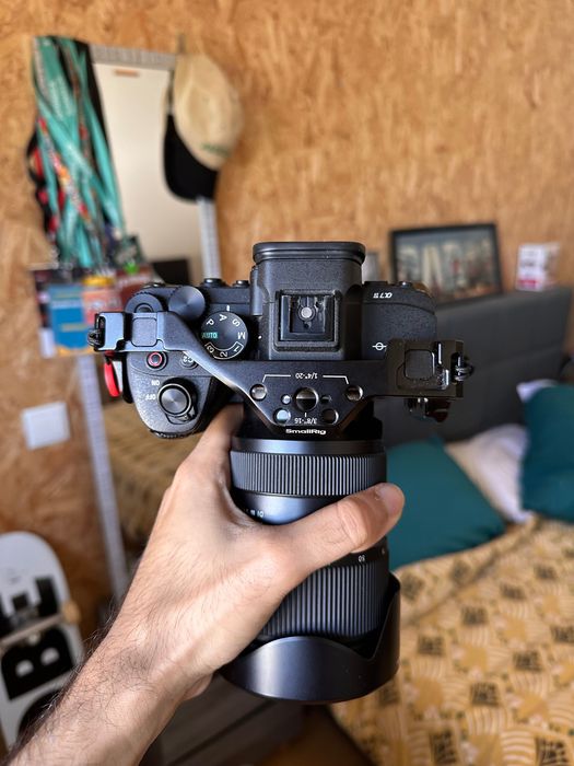 Sony A7 IV Full-Frame 33MP + Cage SmallRig | Excelente Estado