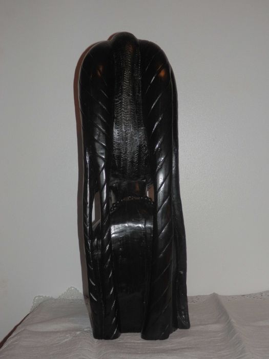 Busto em ébano africano