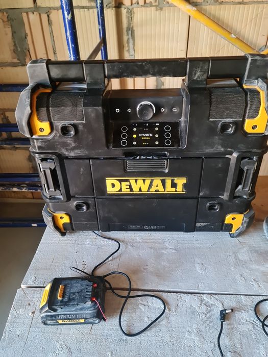 Радіо колонка dewalt