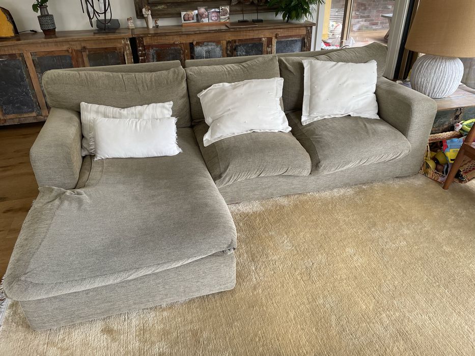 Sofá com chaise longue