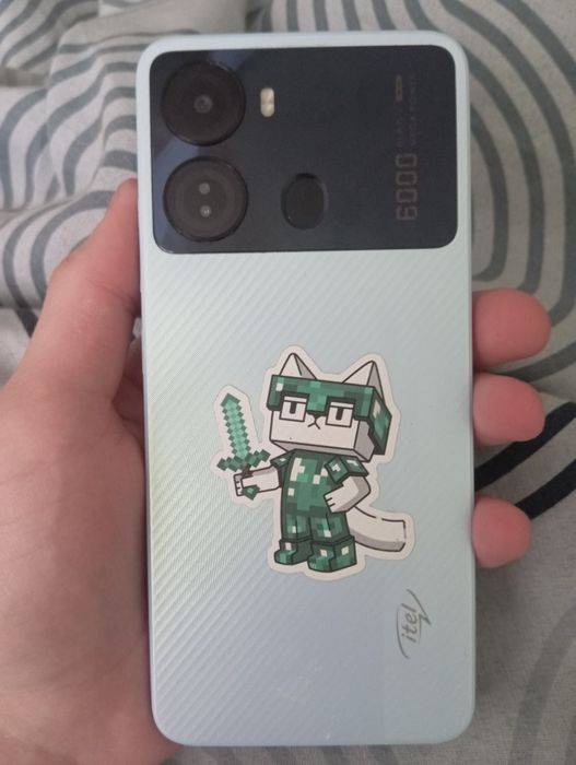 Продам телефон itel p40