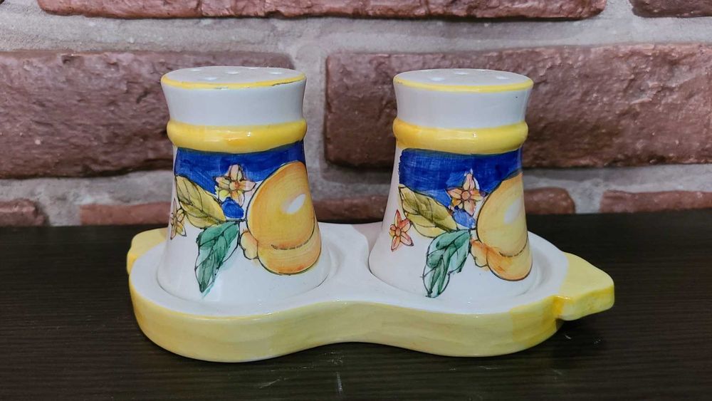 Керамічні набори для солі та перцю з підставкою