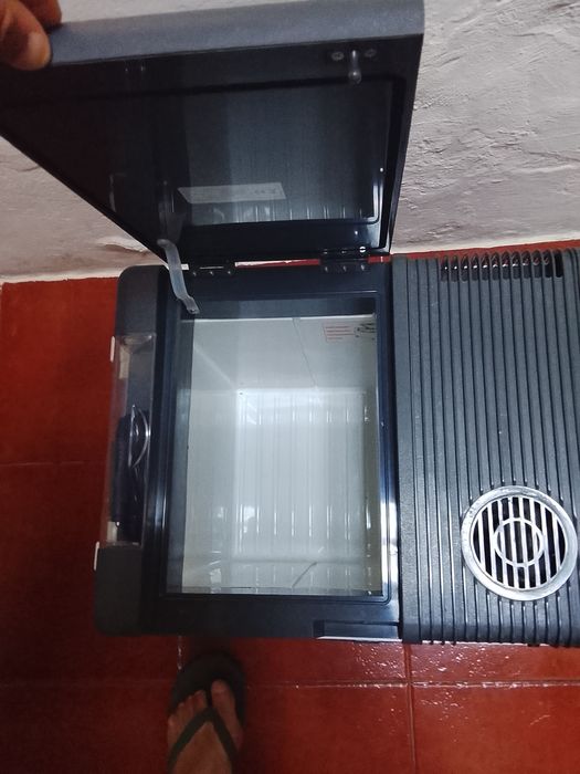 Frigorífico para viagens automóvel, camião