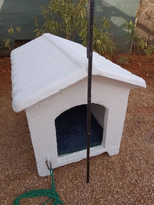Casota de cimento para cão médio, restaurada, como nova
