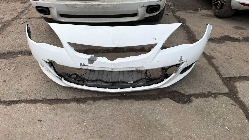 Zderzak przedni Opel Astra J GTC