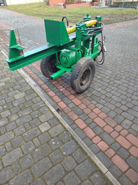 Łuparka pozioma z zaczepem kulowym