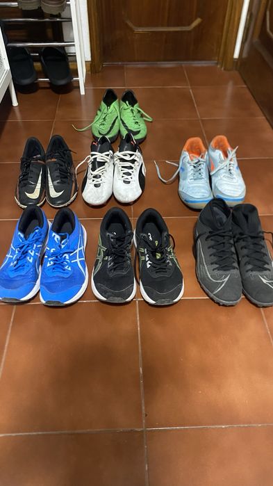 Lote de sapatilhas e chuteiras