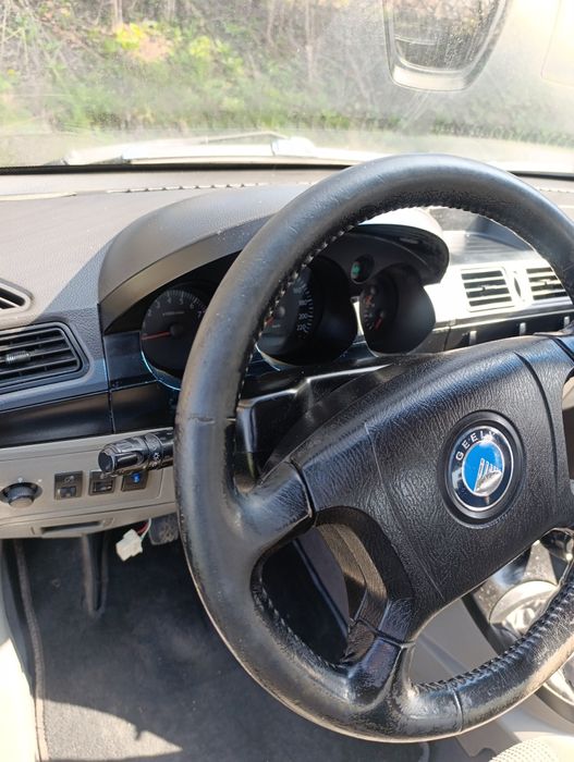 Автомобіль Geely MR