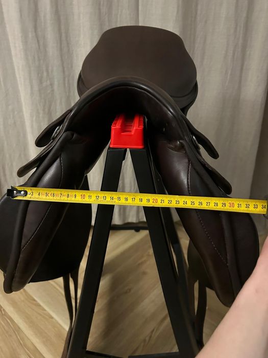 siodło skokowe Passier, model Carolina. Rozmiar siedziska: 17.5”