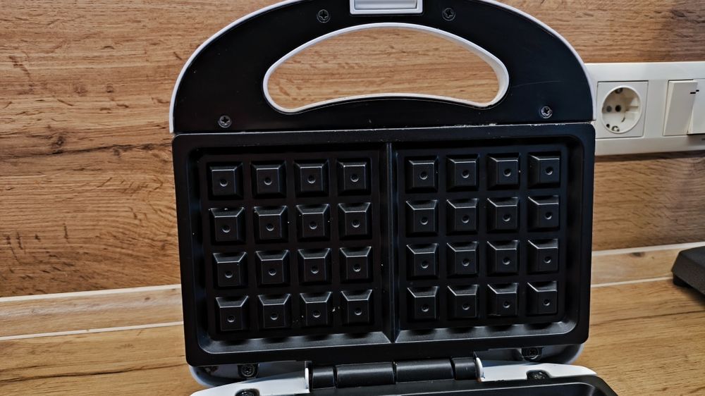 Вафельниця ROTEX