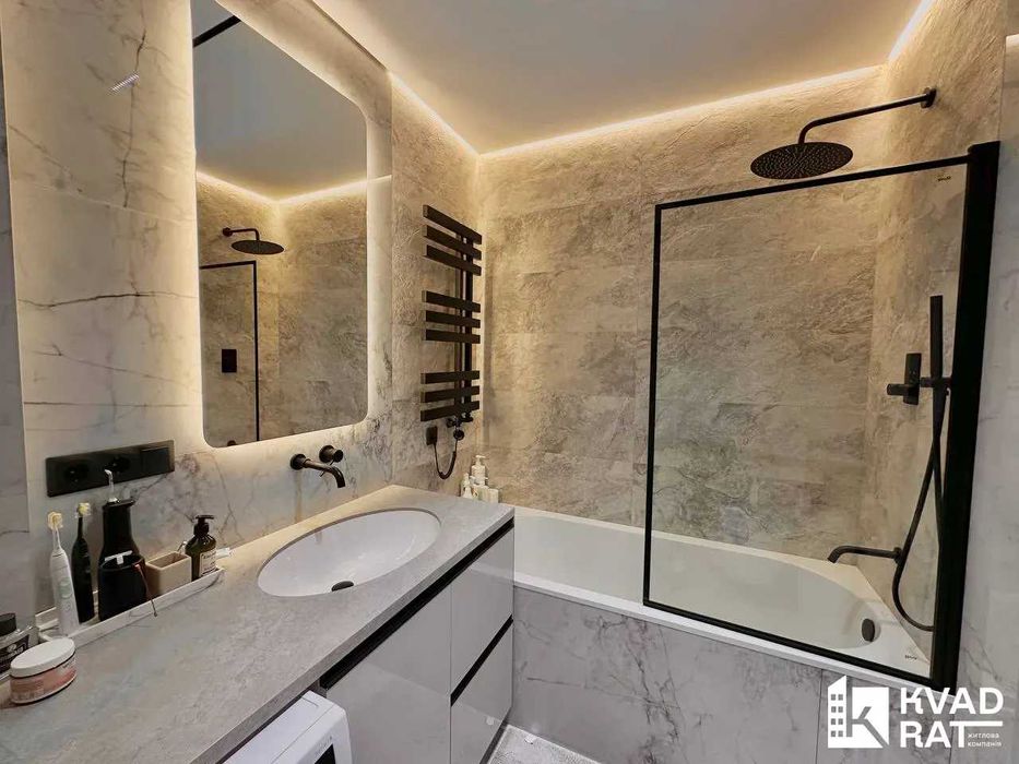 Продаж 2-кімнатної квартири з великою кухнею-студією