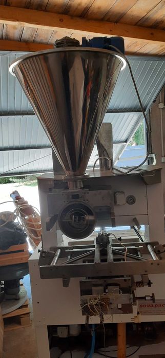 Automat pakujący pionowy