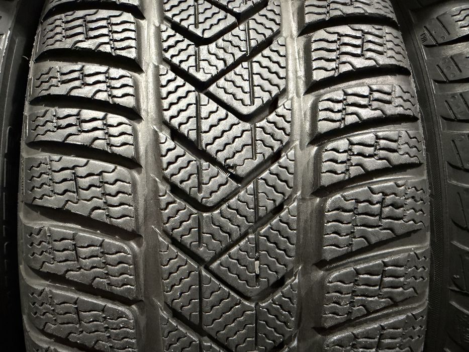 245/40 r19 Pirelli run flat 4шт.