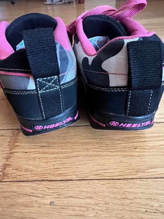 Heelys , кросівки з роликами