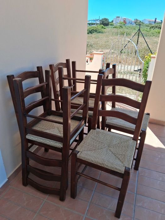 Excelentes cadeiras para mesa de jantar.