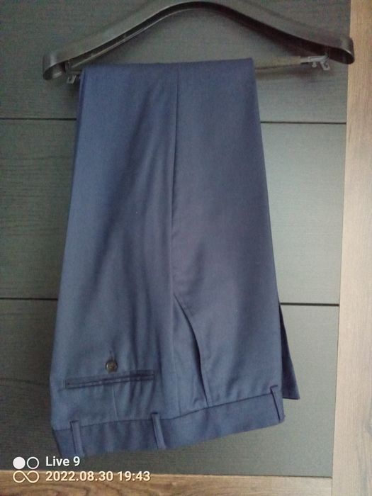 Granatowy smoking ślubny