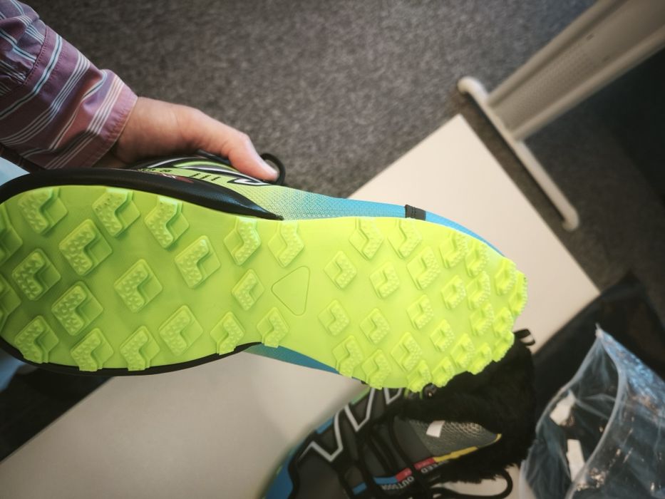 Botas montanha (pelo no interior). Novas, excelente qualidade.