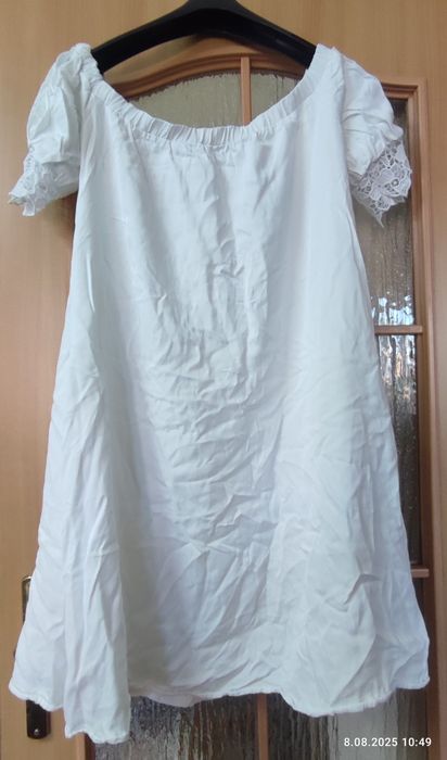 Śliczna biała sukienka Mohito