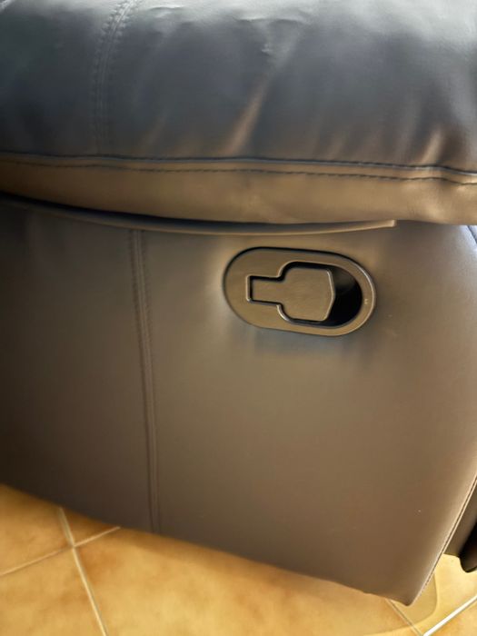 Sofá reclinável preto