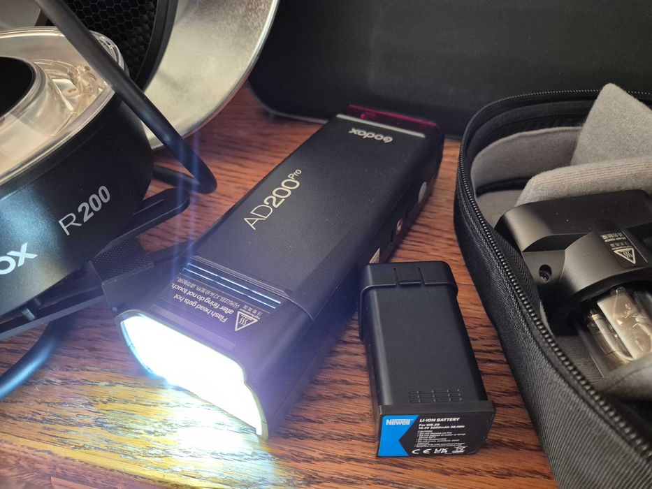Lampa błyskowa Godox AD200Pro TTL + akcesoria