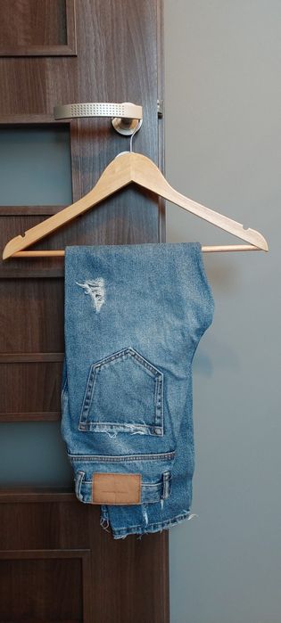 Spodnie jeansowe zara z dziurami