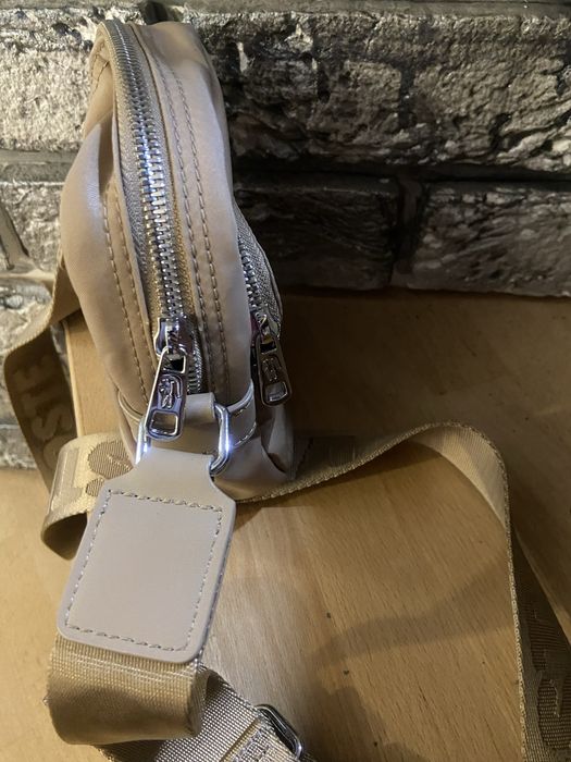 сумка Lacoste через плечо (12 см).