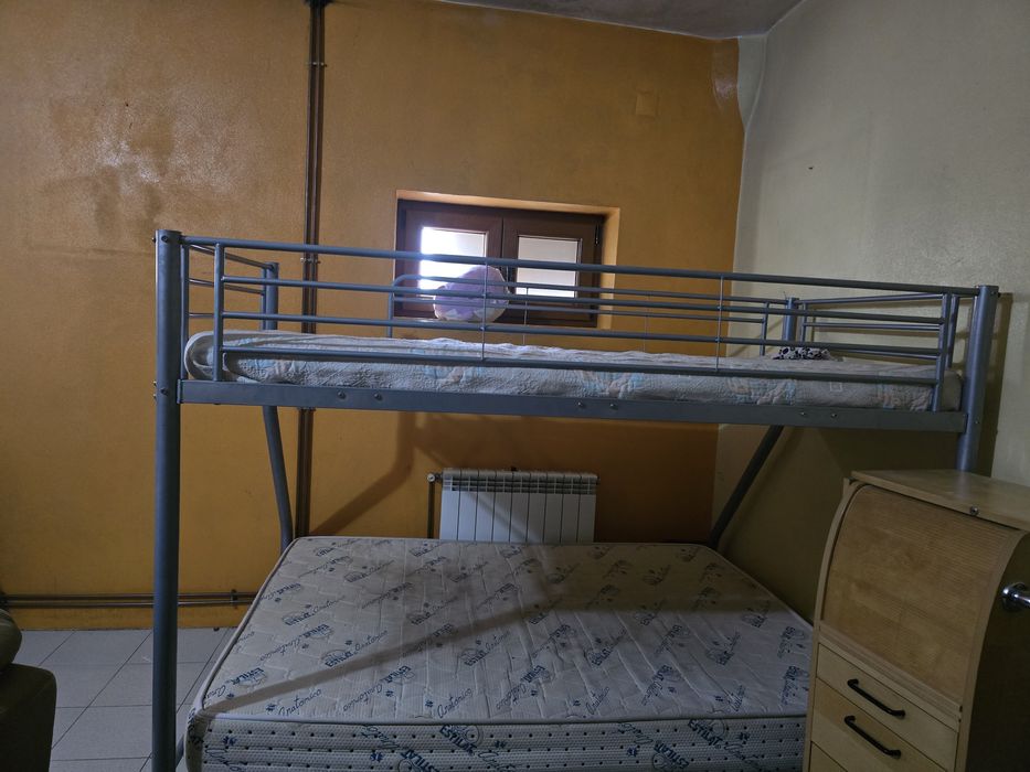 Vendo beliche  com colchão