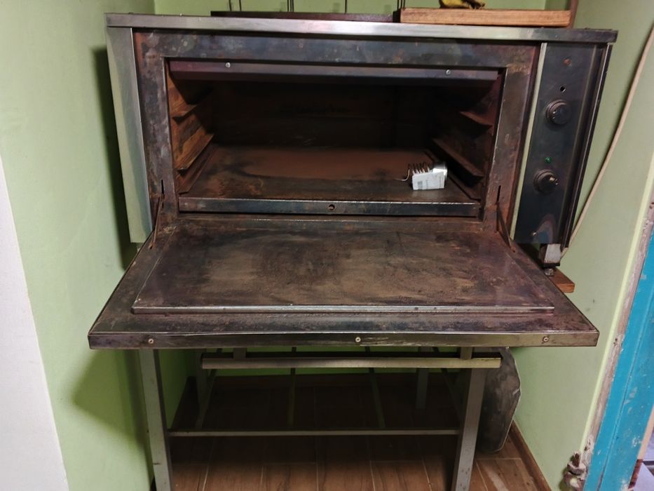 Продам обладнання для пекарні чи кафе.