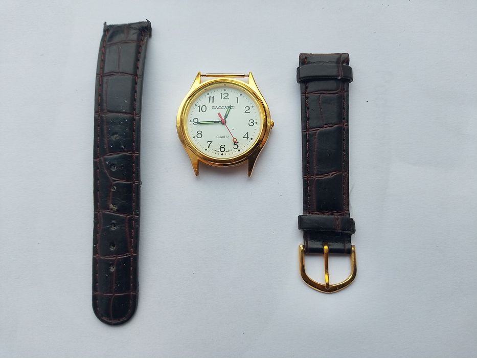 Zegarek kwarcowy marki Baccardi.