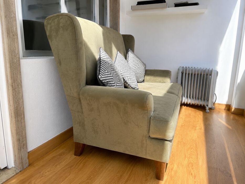 Sofá vintage / loveseat 2 lugares em veludo verde seco – excelente estado
