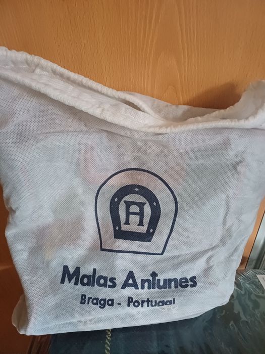 Mala de Senhora em Pele